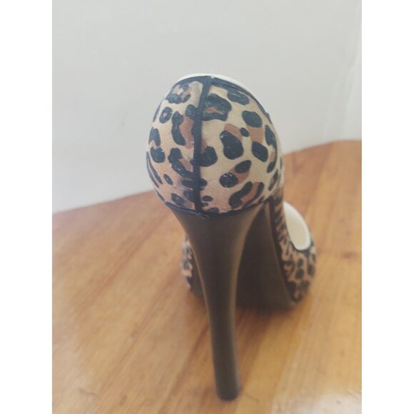 High Heel Leopard Print Wine Bottle Holder by Wild Eyes 8" Tall x 8"x 4" - Picture 5 of 6